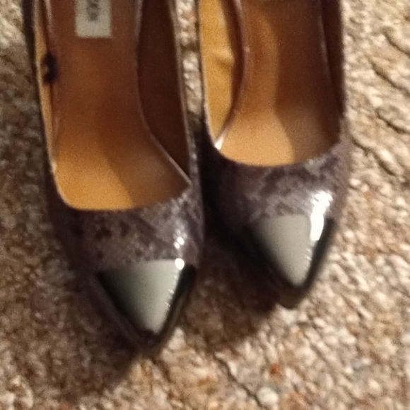 Shoes - Picture 4 of 4